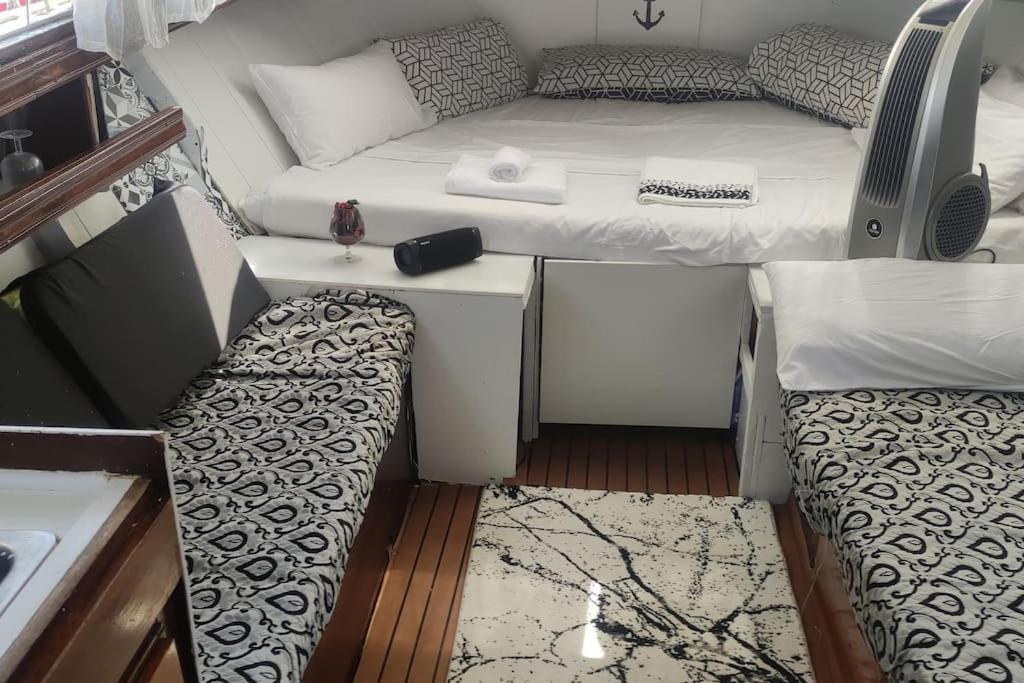 Hotel Precioso Barco En Barcelona à Badalona Extérieur photo